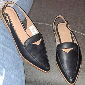 Sperry Black Loafer Flats with Modern Design